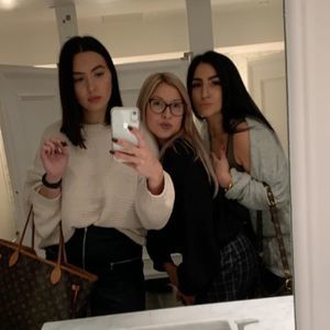 Meet your Posher, Cassandra